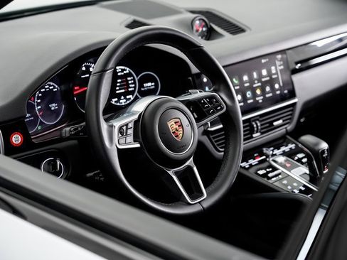 Used 2023 Porsche Cayenne image 9