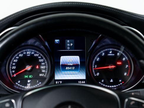 Used 2018 Mercedes-Benz GLC 300 4MATIC image 18