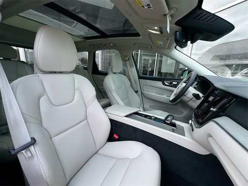 Used 2025 Volvo XC60 T8 Plus w/ Protection Package Premier image 30