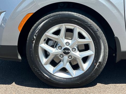 Used 2023 Kia Soul LX w/ LX Technology Package FWD image 24