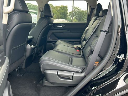 New 2025 Nissan Armada SV image 15