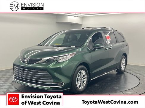 Used 2026 Toyota Sienna Limited FWD image 1