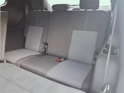 Used 2025 GMC Acadia Elevation image 24