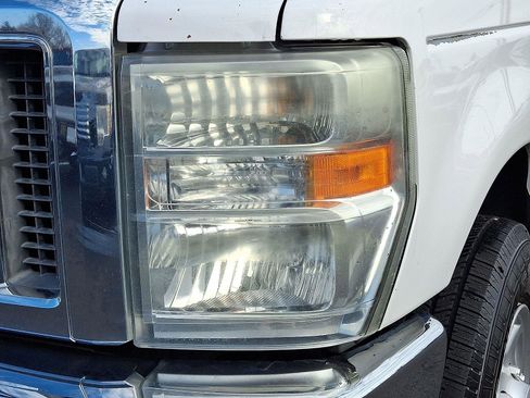 Used 2011 Ford E-350 and Econoline 350 XLT image 8