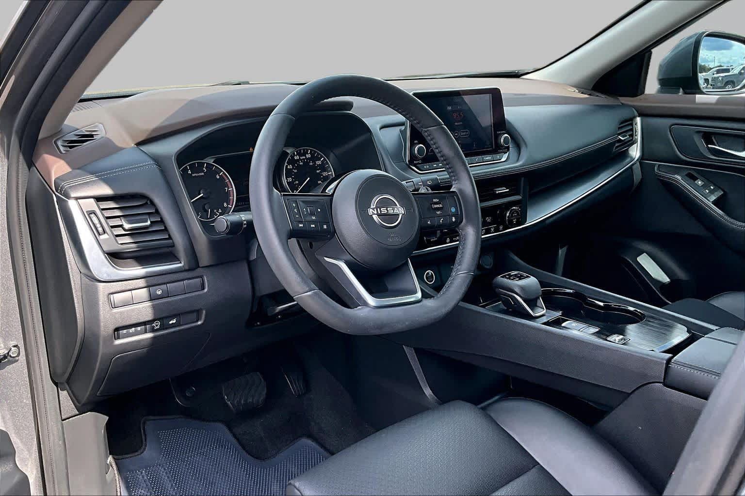 Used 2023 Nissan Rogue SV w/ SV Premium B Package FWD image 18