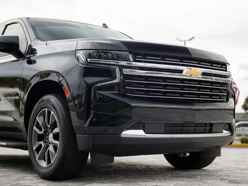 Used 2021 Chevrolet Suburban LT RWD image 4