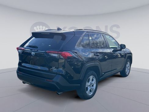 Used 2020 Toyota RAV4 LE image 7