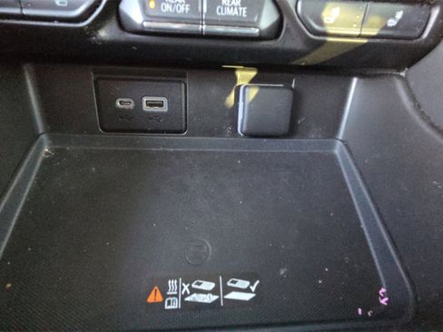 Used 2021 Chevrolet Suburban Z71 image 27