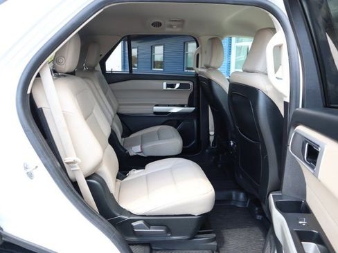 Used 2020 Ford Explorer XLT w/ Equipment Group 202A AWD/4WD image 20