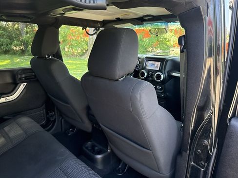 Used 2012 Jeep Wrangler Unlimited Sahara AWD/4WD image 29