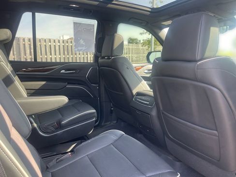Certified 2022 Cadillac Escalade Premium Luxury w/ Performance Package AWD/4WD image 33