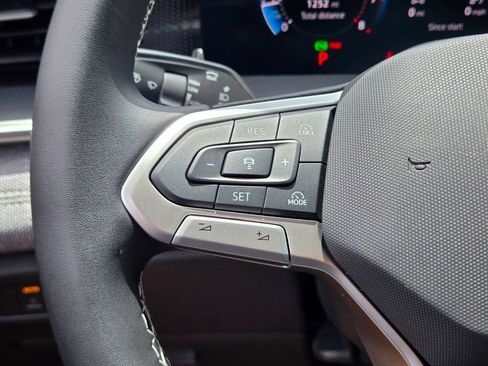 Certified 2025 Volkswagen Tiguan S FWD image 18