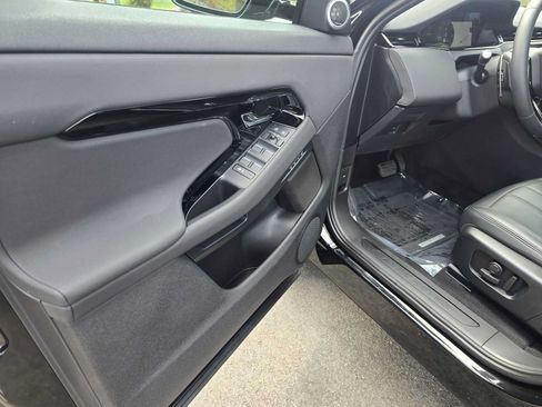Used 2025 Land Rover Range Rover Evoque S AWD/4WD image 23