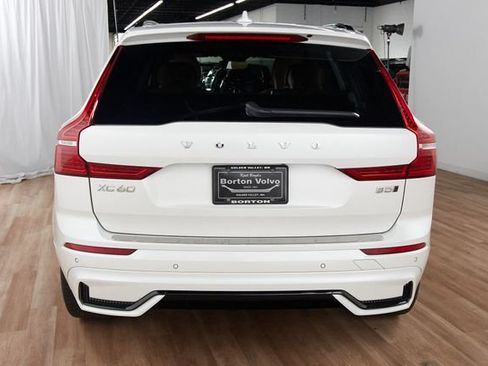 Used 2024 Volvo XC60 B5 Ultimate w/ Protection Package Premier AWD/4WD image 4
