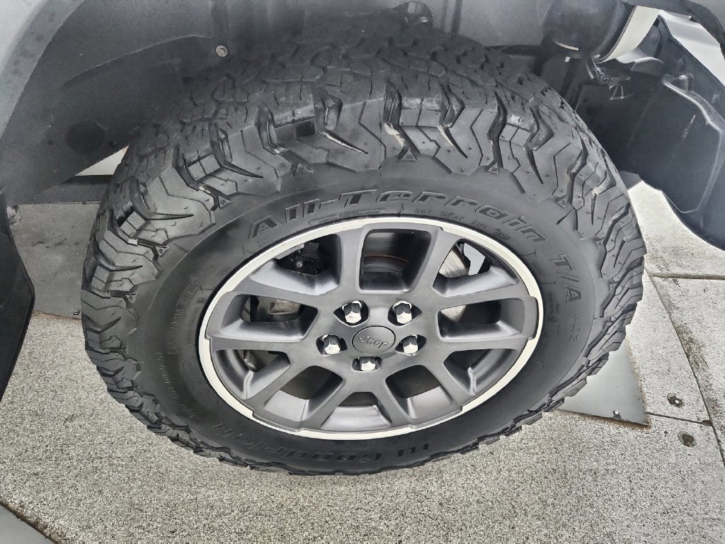 Certified 2020 Jeep Gladiator Sport AWD/4WD image 36