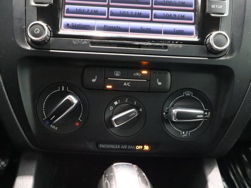 Used 2014 Volkswagen Jetta SE FWD image 19