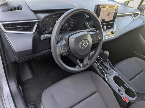Used 2025 Toyota Corolla LE image 9