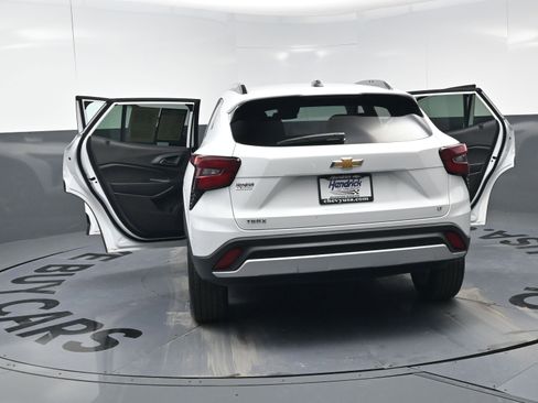 Used 2025 Chevrolet Trax LT w/ Driver Confidence Package image 26