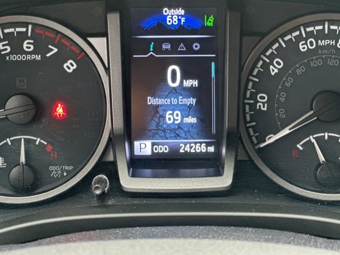 Used 2023 Toyota Tacoma TRD Off-Road image 32