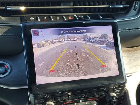 Used 2024 Jeep Grand Cherokee Limited image 25