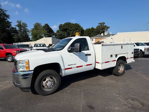 Used 2011 Chevrolet Silverado 3500 W/T AWD/4WD image 2