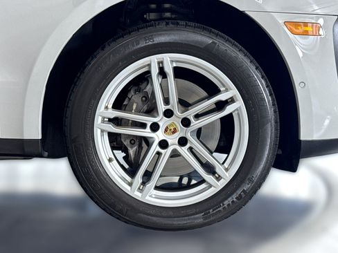 Used 2023 Porsche Macan AWD/4WD image 13