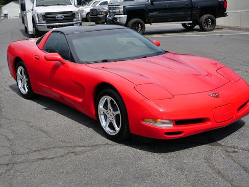 Used 2002 Chevrolet Corvette Coupe w/ Preferred Equipment Group2 RWD image 4