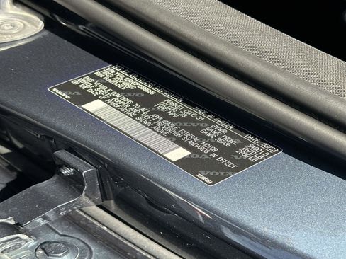 Certified 2023 Volvo XC60 B5 Plus w/ Climate Package image 29