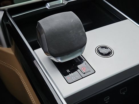 Used 2024 Land Rover Range Rover Long Wheelbase SE image 15