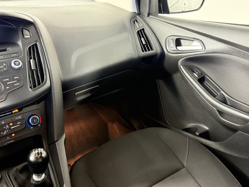 Used 2015 Ford Focus SE w/ SE Ecoboost Package image 13