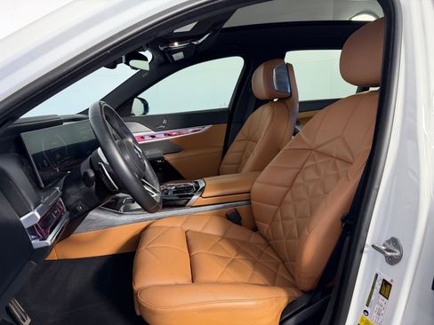 Used 2023 BMW 740i 740i w/ Parking Assistance Package image 5