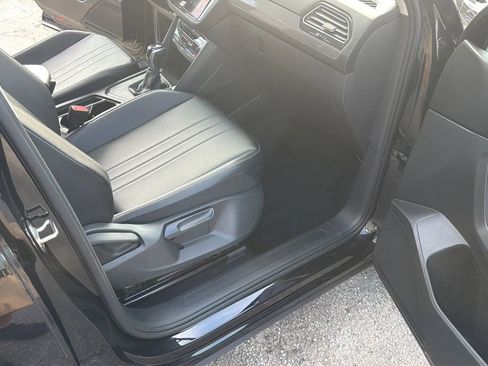 Used 2022 Volkswagen Tiguan SE image 22