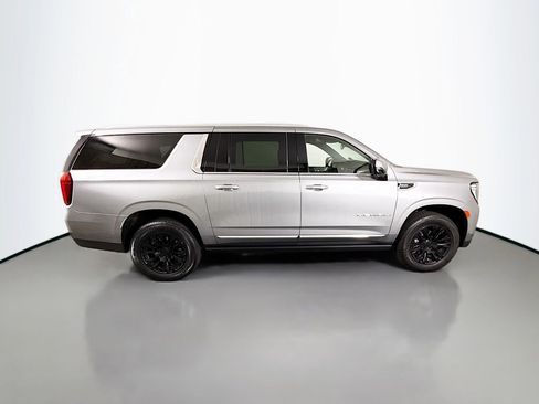 Used 2024 GMC Yukon XL Denali AWD/4WD image 8