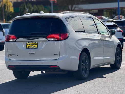 Used 2020 Chrysler Pacifica Touring-L w/ Advanced Safetytec Group image 16