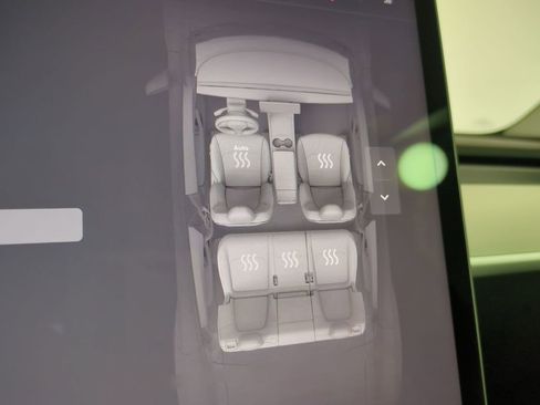 Used 2025 Tesla Model Y Long Range image 27