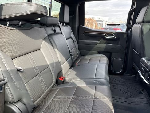 Certified 2025 Chevrolet Silverado 1500 High Country w/ High Country Premium Package AWD/4WD image 39