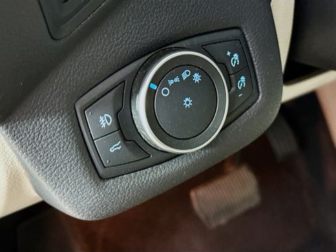 Used 2018 Ford Escape SE w/ Ford Safe & Smart Package image 9