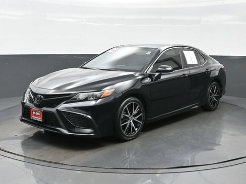 Used 2024 Toyota Camry SE FWD image 2