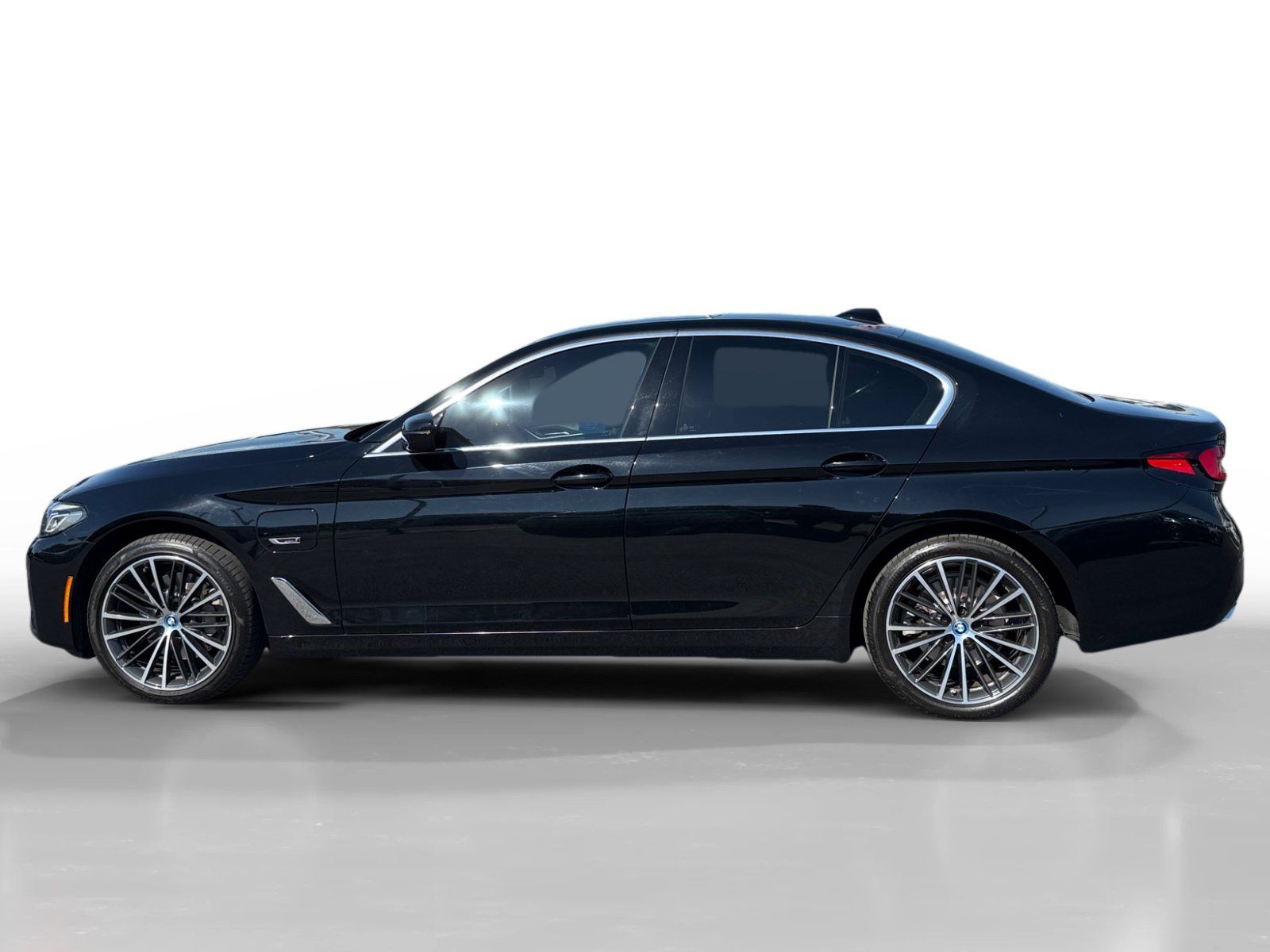 Used 2023 BMW 530e w/ Convenience Package RWD image 2