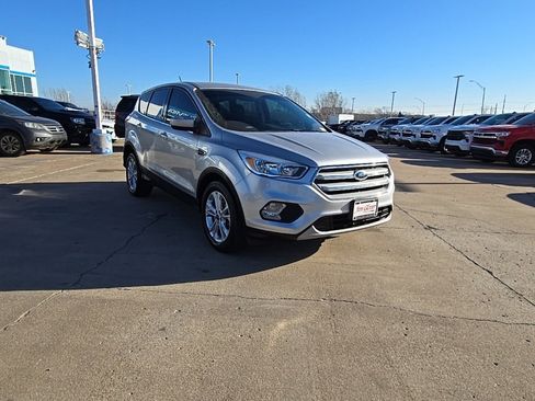 Used 2019 Ford Escape SE image 7