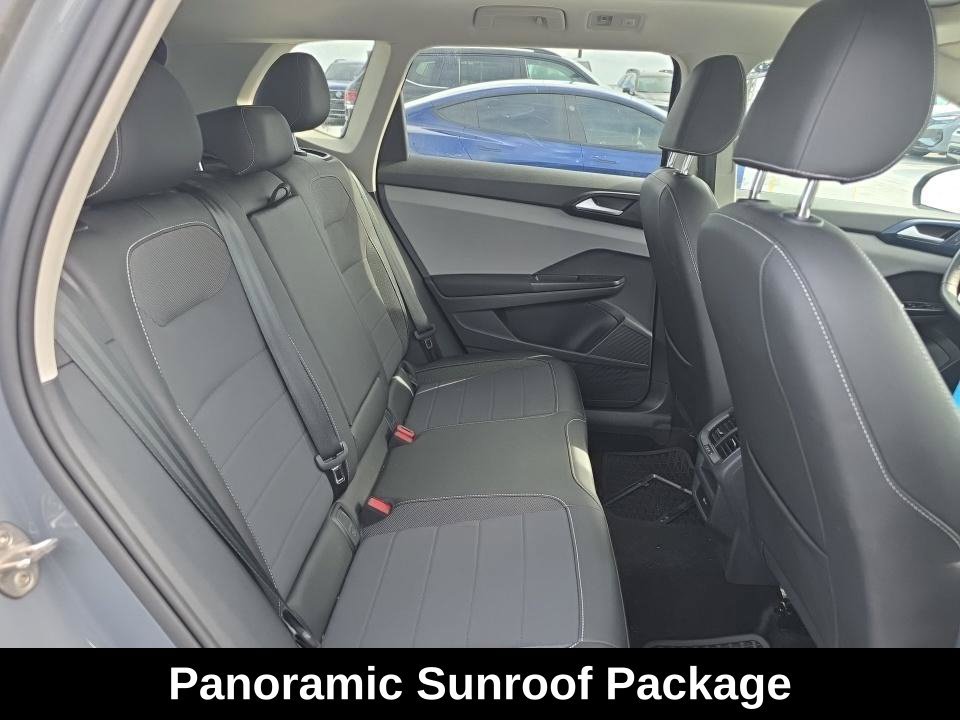Used 2023 Volkswagen Taos SE w/ Panoramic Sunroof Package FWD image 7