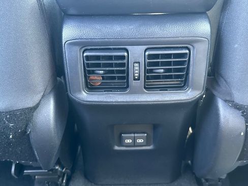 Used 2024 Toyota RAV4 XLE FWD image 32