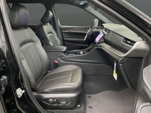New 2025 Jeep Grand Cherokee L Limited w/ Black Appearance Package image 33