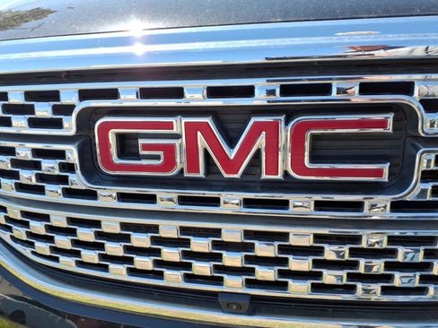 Used 2017 GMC Acadia Denali w/ Technology Package AWD/4WD image 10
