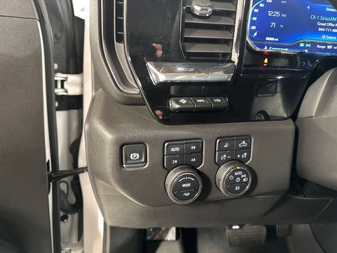 Used 2025 Chevrolet Silverado 1500 LTZ w/ LTZ Premium Package AWD/4WD image 18