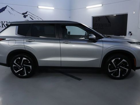 Used 2024 Mitsubishi Outlander SE image 8