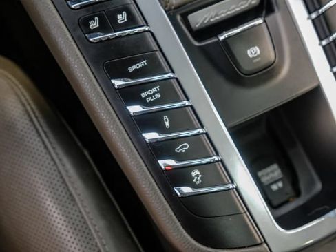 Used 2018 Porsche Macan Sport Edition AWD/4WD image 34