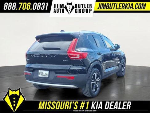 Used 2023 Volvo XC40 B5 Core AWD/4WD image 27