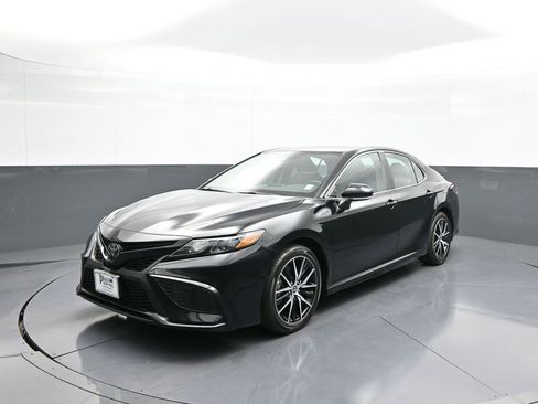 Certified 2023 Toyota Camry SE image 1