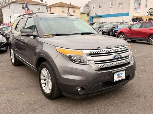 Used 2012 Ford Explorer XLT image 2